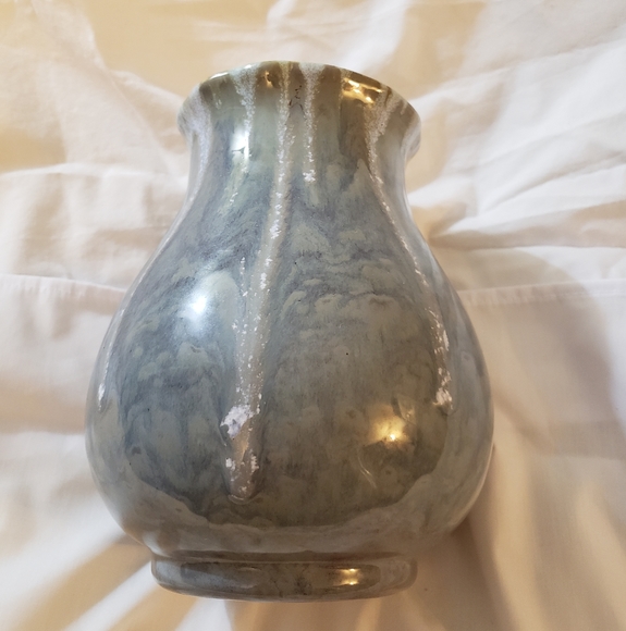 Handmade rustic pottery vase - Picture 2 of 6